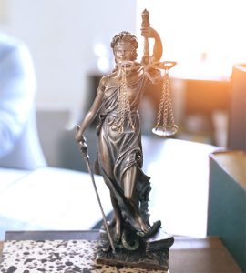 A statue of justice for litigation